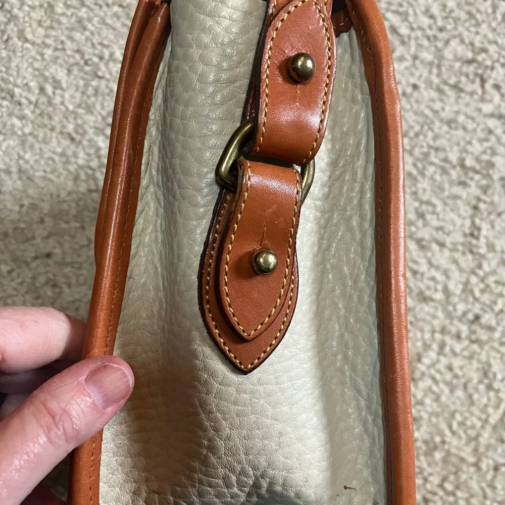 Dooney & Bourke Ivory Leather Crossbody Vintage Bag - Picture 3 of 14